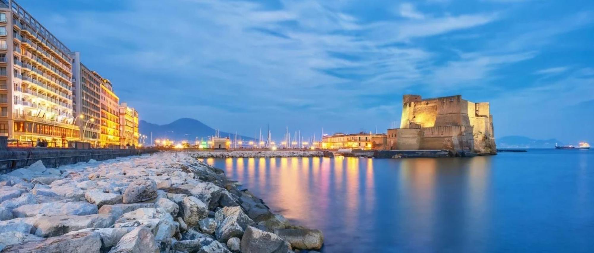 Free Parking - La Fenice House Apartment Naples